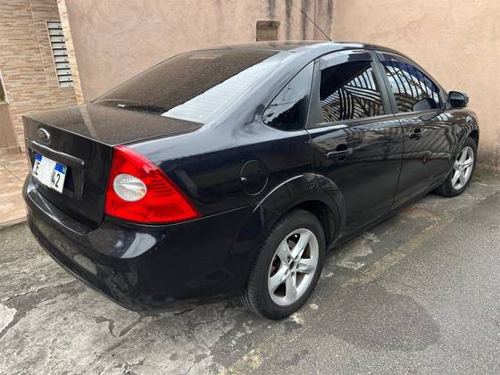 FORD FOCUS 2.0 GHIA SEDAN 16V FLEX 4P MANUAL